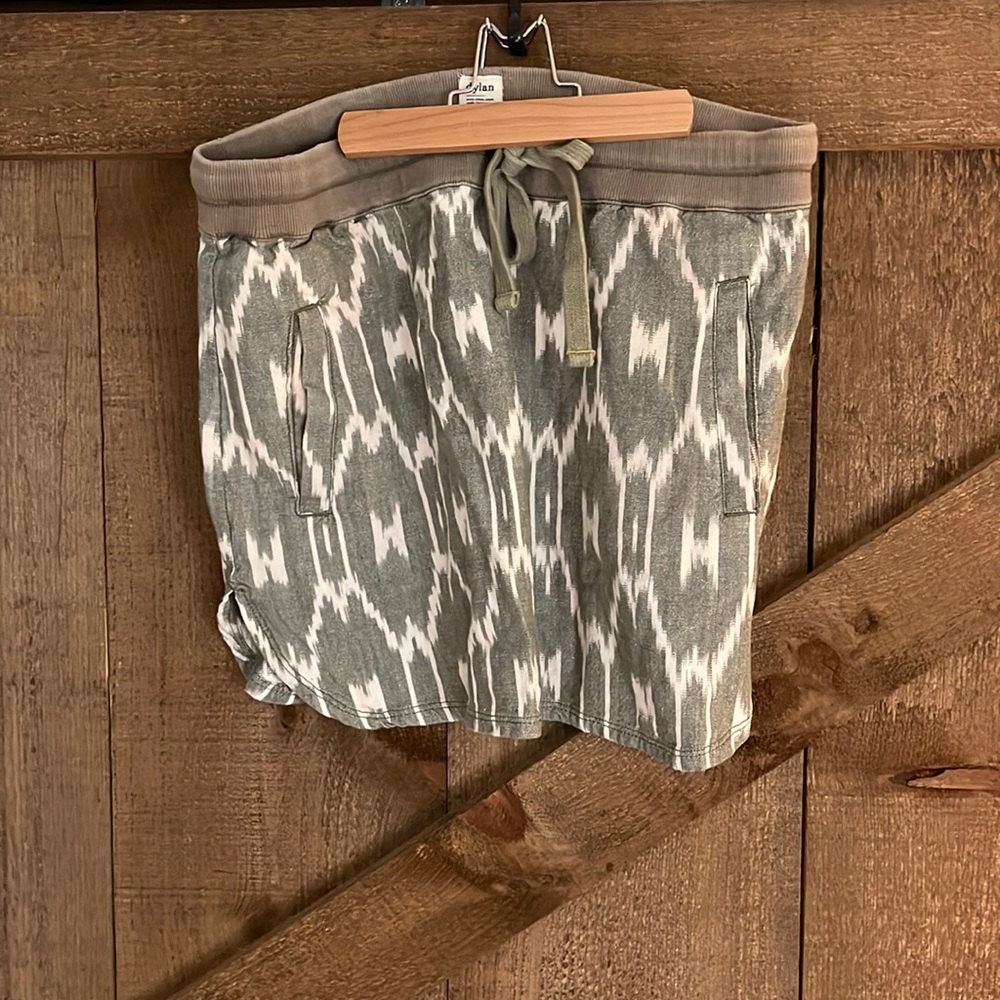 Linen gray and white skirt